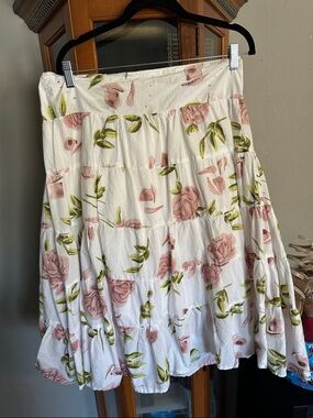 Y2K White Floral Tiered Skirt with Pink Rose Print and Rhinestones